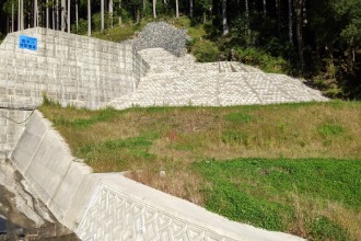 画像:河川改良、改修工事